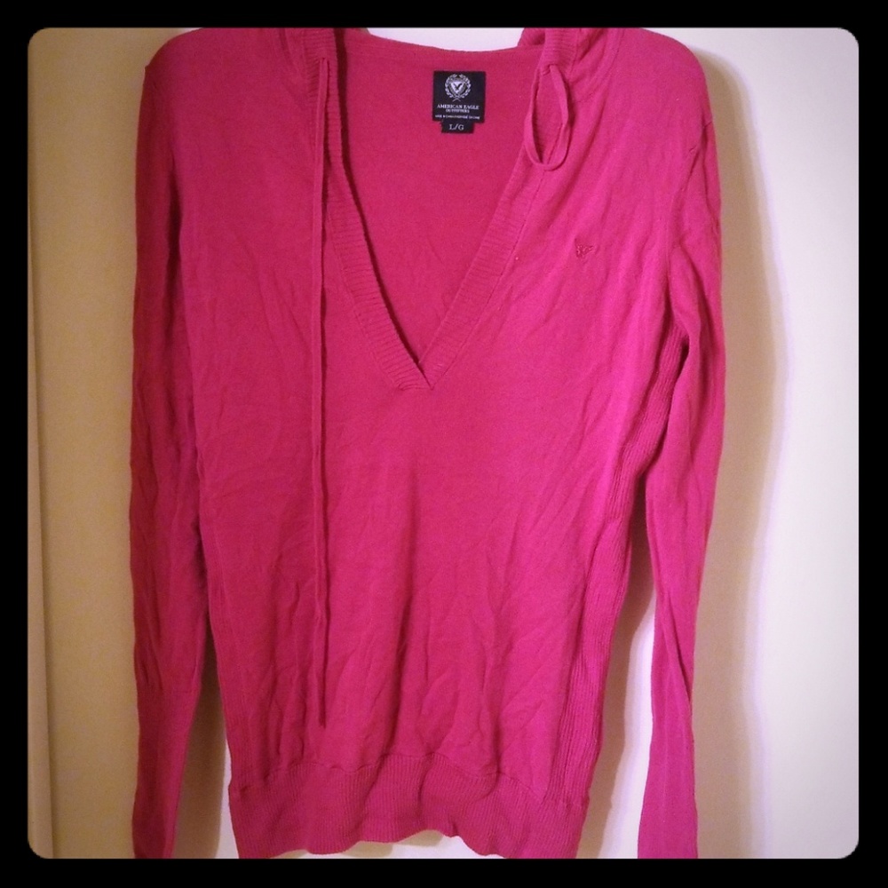 American Eagle Outlet fuschia hooded sweater